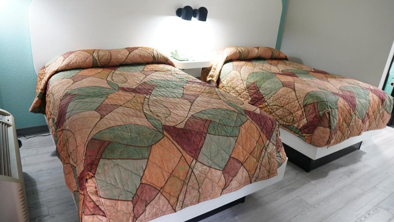 Hodler Inn Heavener Kültér fotó